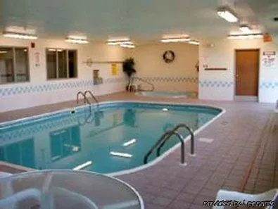 Econo Lodge & Suites 
