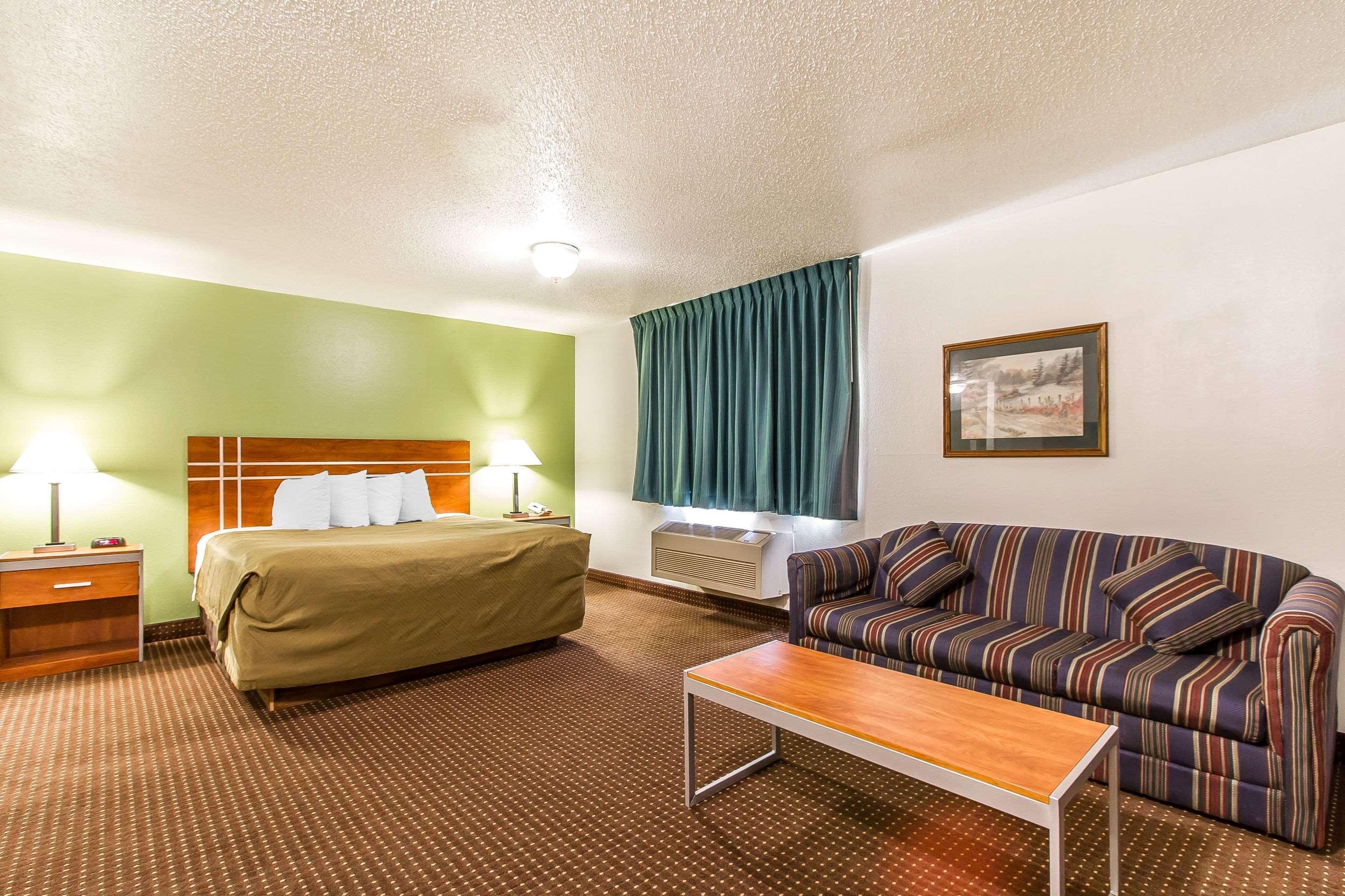 Econo & Hotel Pekin